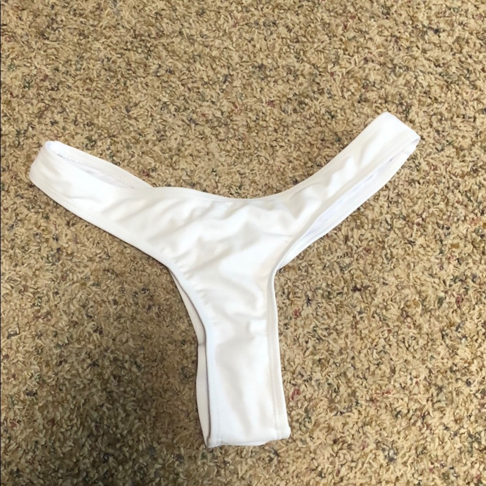 Thong bikini bottoms